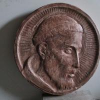 Bassorilievo volto di san francesco