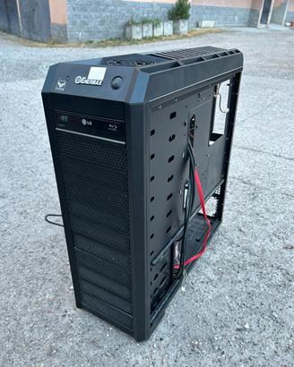 Case PC gaming con lettore DVD Blu-Ray