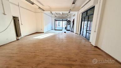 Sestu Centro locale commerciale alta visibilità