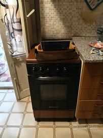 Cucina completa con forno e cappa – 250 € trattabi