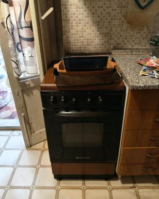 Cucina completa con forno e cappa – 250 € trattabi