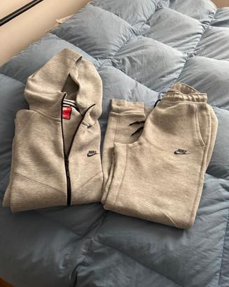 Tuta Tech Nike GRIGIA