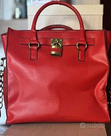 Borsa rossa con tracolla