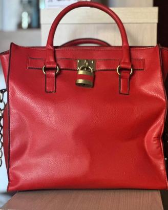 Borsa rossa con tracolla