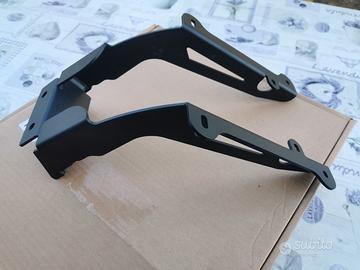 Attacco kit staffe per Bauletto GIVI monolock