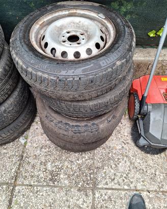 cerchi in ferro 4 fori  di 14 attacco fiat