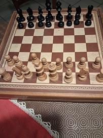 Scacchiera e dama in legno 