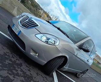 Lancia ypsilon 2010 platino