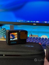 GoPro Hero 10 Black + Batterie + Accessori