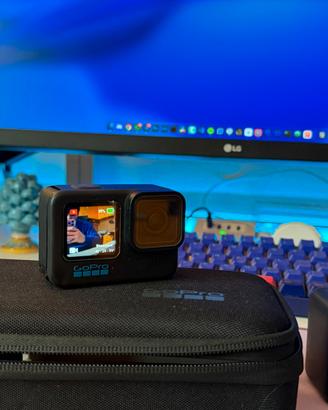 GoPro Hero 10 Black + Batterie + Accessori