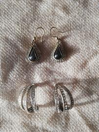 DUE PAIA DI ORECCHINI DI BIGIOTTERIA