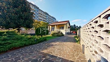 VILLA SINGOLA CON GIARDINO PRIVATO