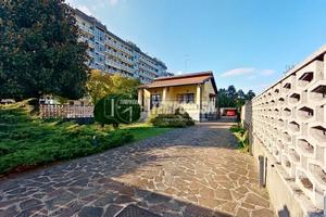 VILLA SINGOLA CON GIARDINO PRIVATO