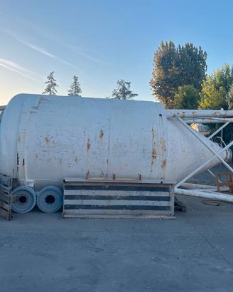 Silos usato completo di valvola e vibratore