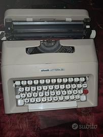 Macchina da scrivere Olivetti lettera 35