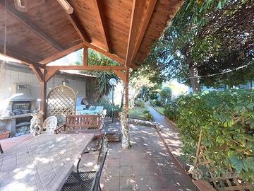 Via m. guadagno- 3 vani con giardino e terrazzo