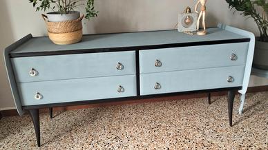 Elegante credenza /mobile basso in stile Mid-Cent