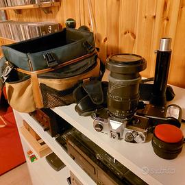 macchina fotografica con zum  e grandangolare