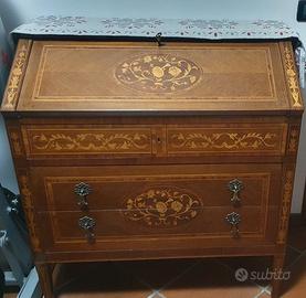 Scrittoio in legno massiccio intarsiato, anni '50