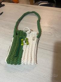 Borsa  e borsello create interamente a uncinetto