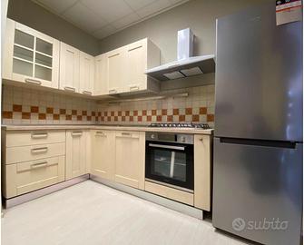 CUCINA IN LEGNO DI FRASSINO (DECAPE') cm.245x154