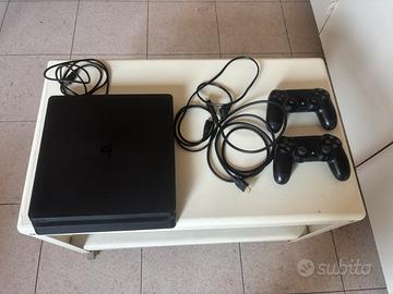 PS4 Slim 500 GB con 2 controller
