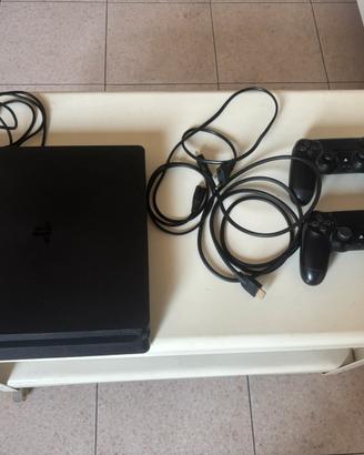 PS4 Slim 500 GB con 2 controller