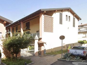 Immobile in asta di 123 m² con 4 locali e box auto