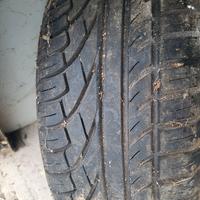 ruota con cerchione e pneumatico