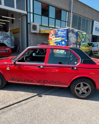 Alfa  Romeo Alfetta 2000