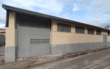 Capannone con agibilità commerciale