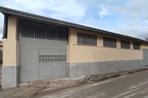 Capannone con agibilità commerciale