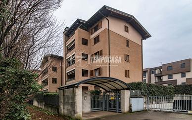 3 LOCALI CON DOPPI SERVIZI CON ANNESSI CANTINA E B