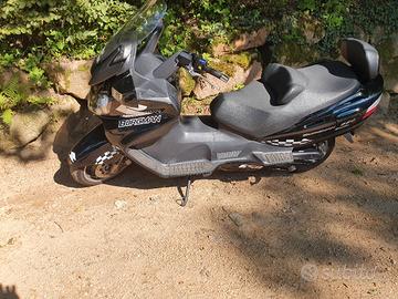 Suzuki Burgman Exsecutiv 650