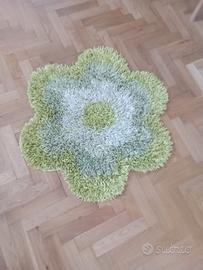 tappeti a forma di fiore verdi