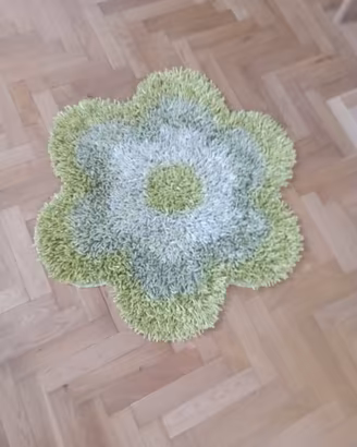tappeti a forma di fiore verdi