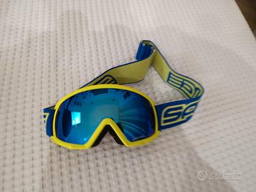 casco e occhiali sci
