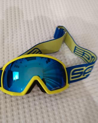 casco e occhiali sci
