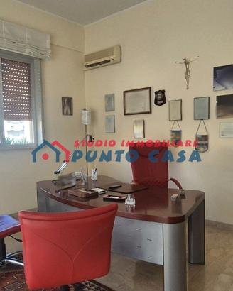 PRESSI VIA MANZONI - Ufficio al P.T. - 130 mq ca