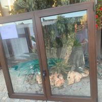 Finestra in legno di Noce