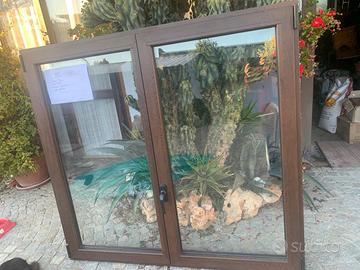 Finestra in legno di Noce