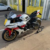 Yamaha R1 World GP 60th Anniversary - super access