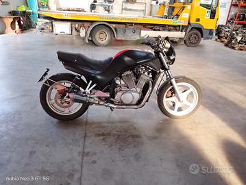 Suzuki VX800 (1994) – Café Racer Special
