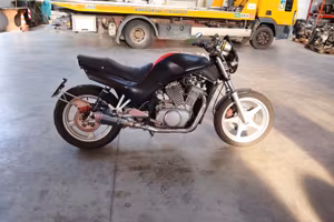 Suzuki VX800 (1994) – Café Racer Special
