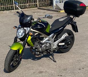 Suzuki gladius 650 moto naked sport