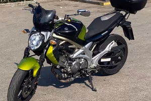 Suzuki gladius 650 moto naked sport