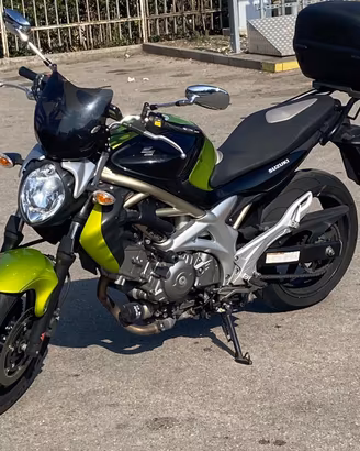 Suzuki gladius 650 moto naked sport