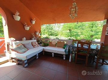 VILLA A SCHIERA A NEPI