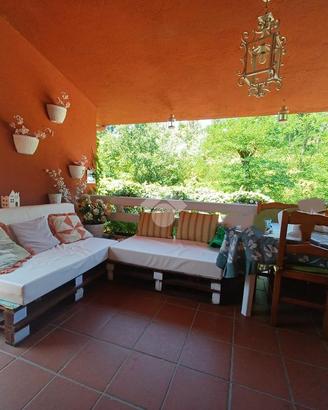 VILLA A SCHIERA A NEPI