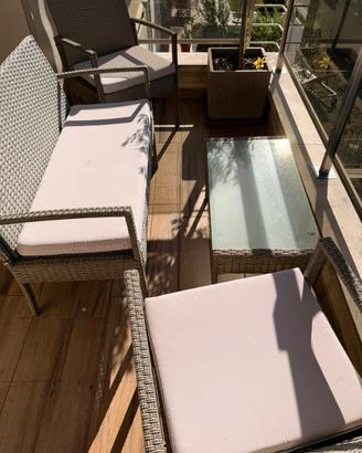 Set giardino con due poltroncine panchina e tavolo